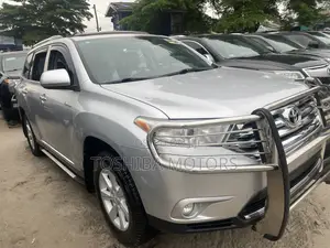Toyota Highlander SE 3.5L 4WD 2013 Silver