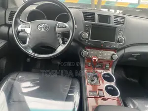 Toyota Highlander XLE V6 4x4 (3.5L 6cyl 6A) 2016 Blue