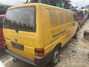 Volkswagen Transporter 2005 Yellow