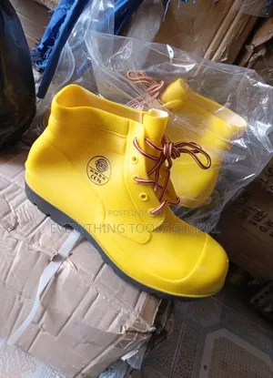 Photo - Yellow Short Safety Boots