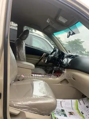 Toyota Highlander SE 2010 Gold