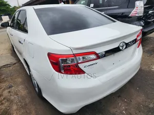 Toyota Camry SE Sport 4dr Sedan (2.5L 4cyl 6A) 2014 White