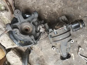 Back Center Axle Highlander, Rx 330 Available as Seen