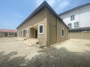Photo - 10bdrm House in Serene Estate, Lekki Phase 1 for rent