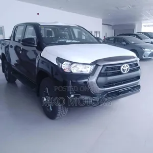 New Toyota Hilux 2025 Black