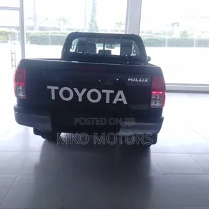 New Toyota Hilux 2025 Black