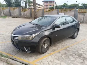 Photo - Toyota Corolla 2015 Black