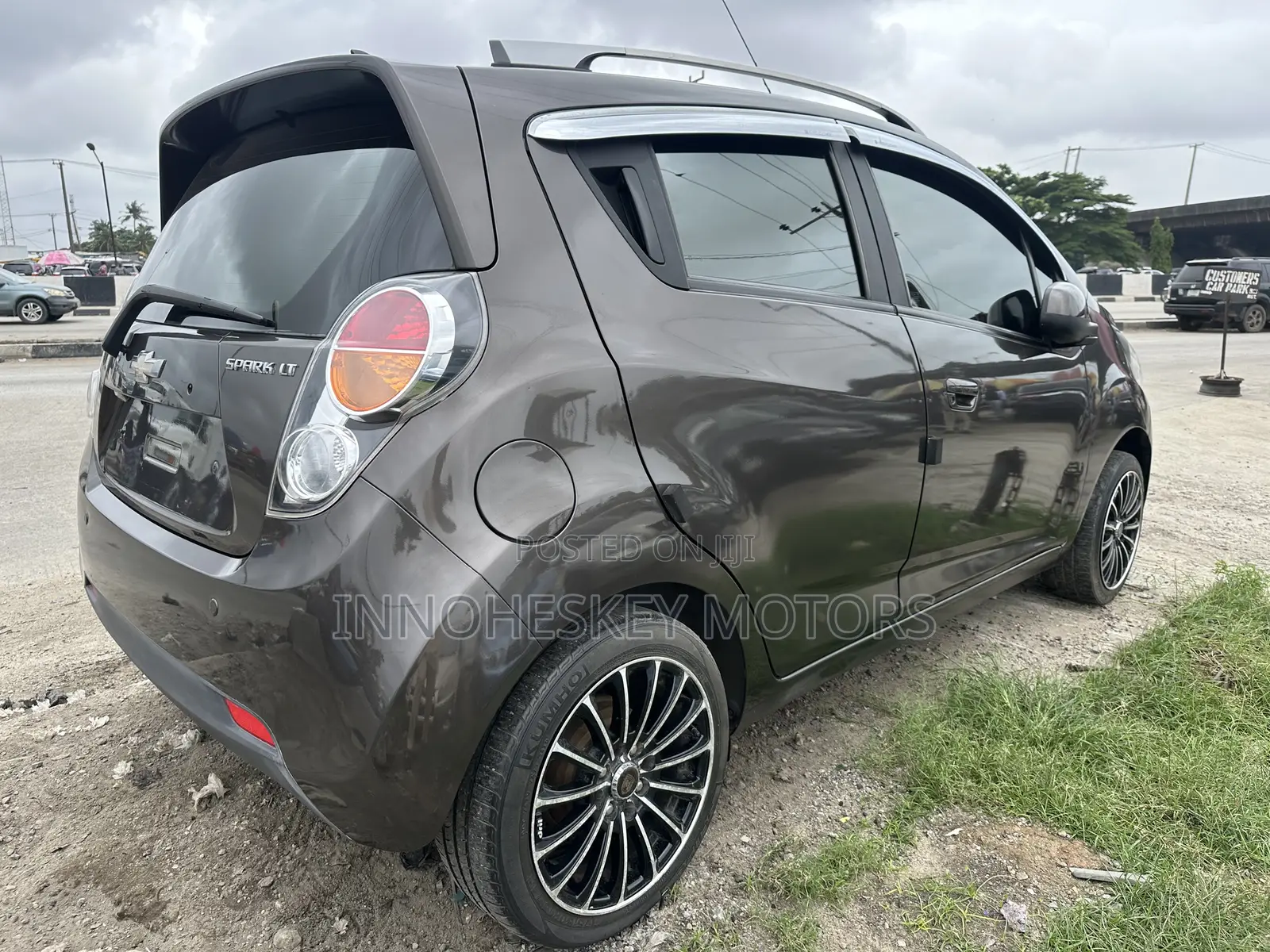 Chevrolet Spark Hatch LT 2011 Brown