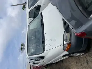 Toyota HiAce 2003 White