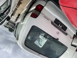 Toyota HiAce 2003 White