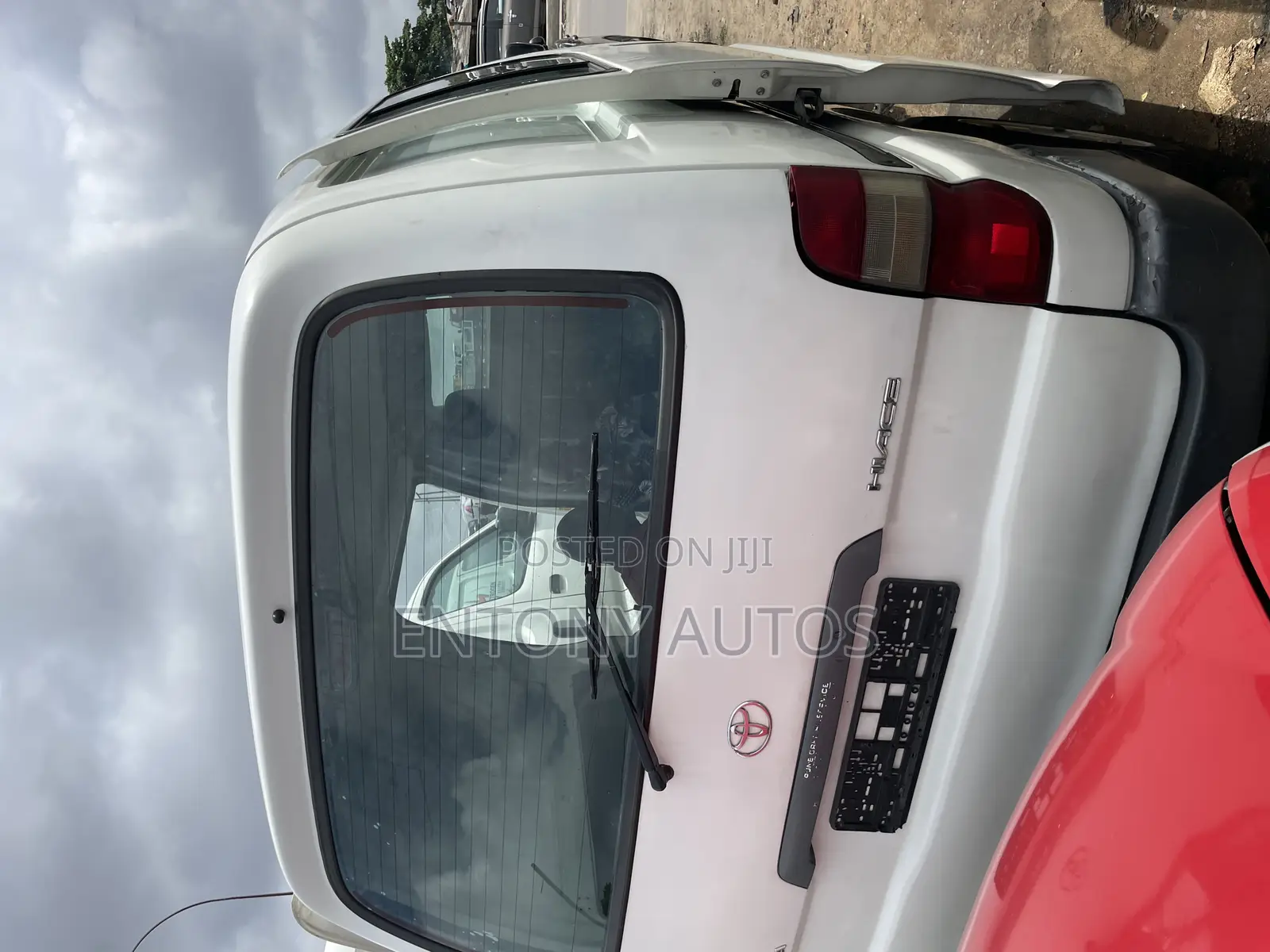 Toyota HiAce 2003 White
