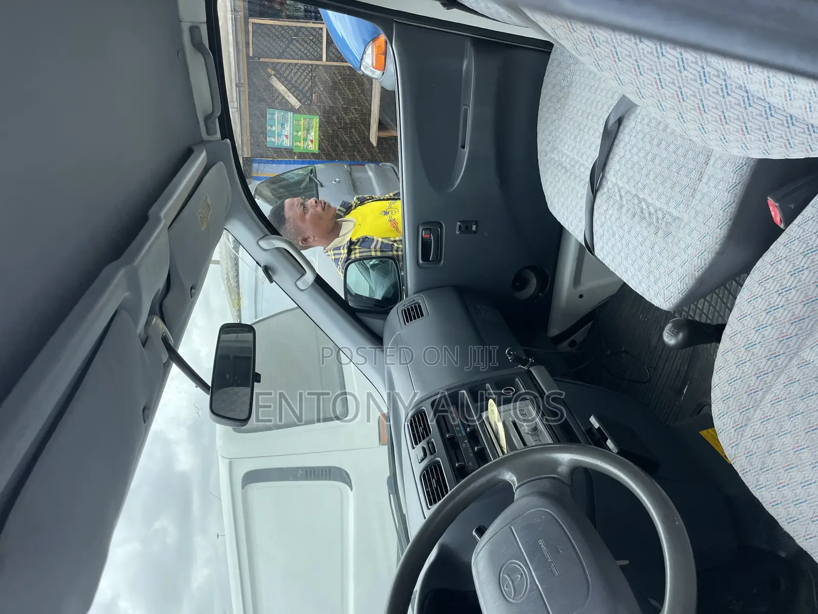 Toyota HiAce 2003 White