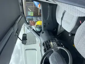 Toyota HiAce 2003 White
