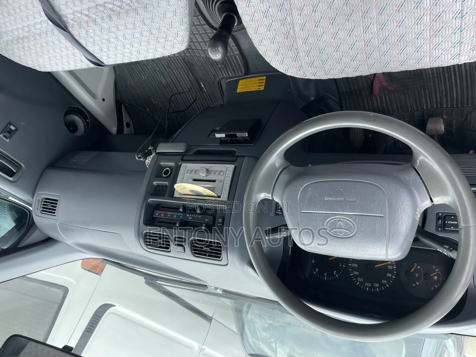 Toyota HiAce 2003 White