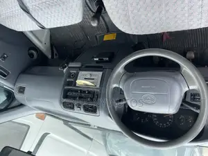 Toyota HiAce 2003 White