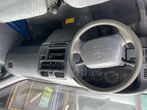 Toyota HiAce 2003 Blue