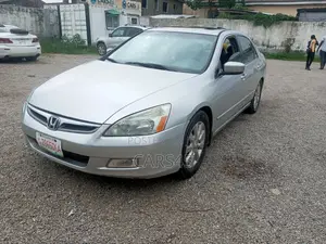 Photo - Honda Accord 2006 Silver