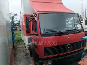 Mercedes-Benz 2009 Red