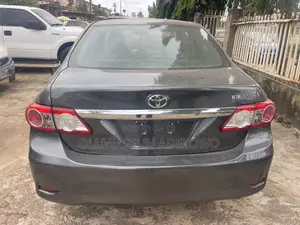 Toyota Corolla LE 4dr Sedan (1.8L 4cyl 4A) 2012 Gray