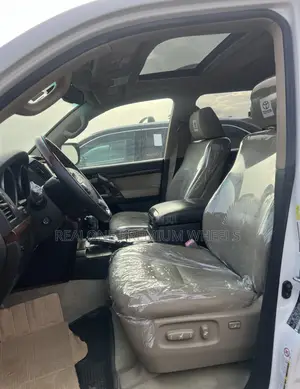Toyota Land Cruiser 5.7 V8 2011 White