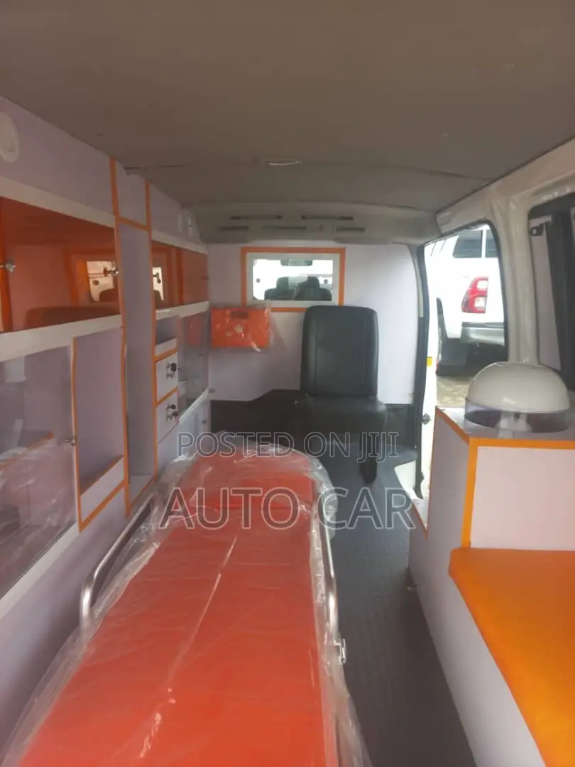 Toyota HiAce 2013 White