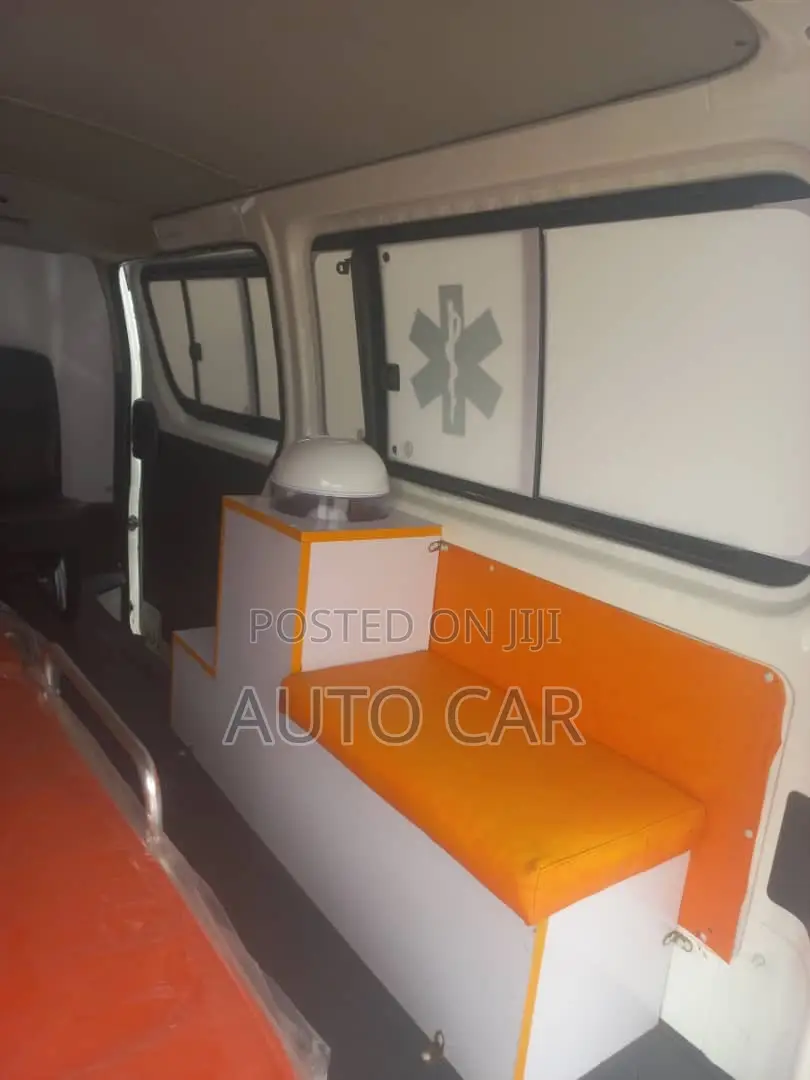 Toyota HiAce 2013 White