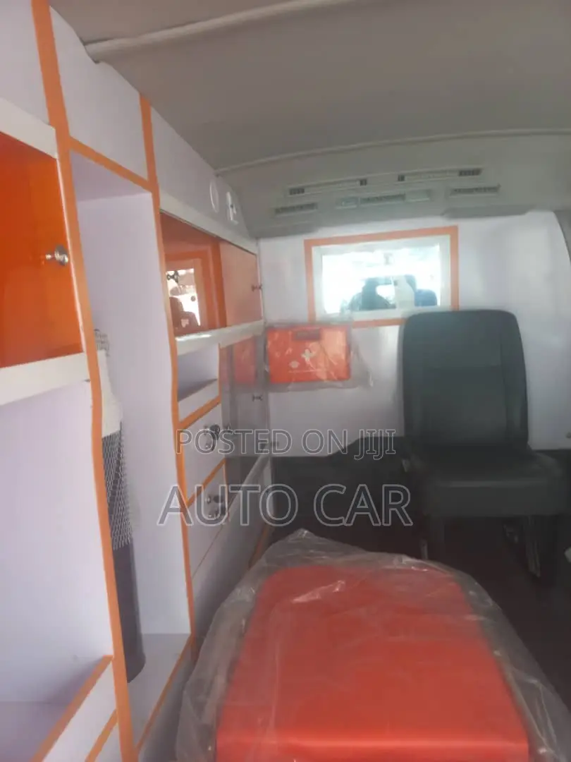 Toyota HiAce 2013 White
