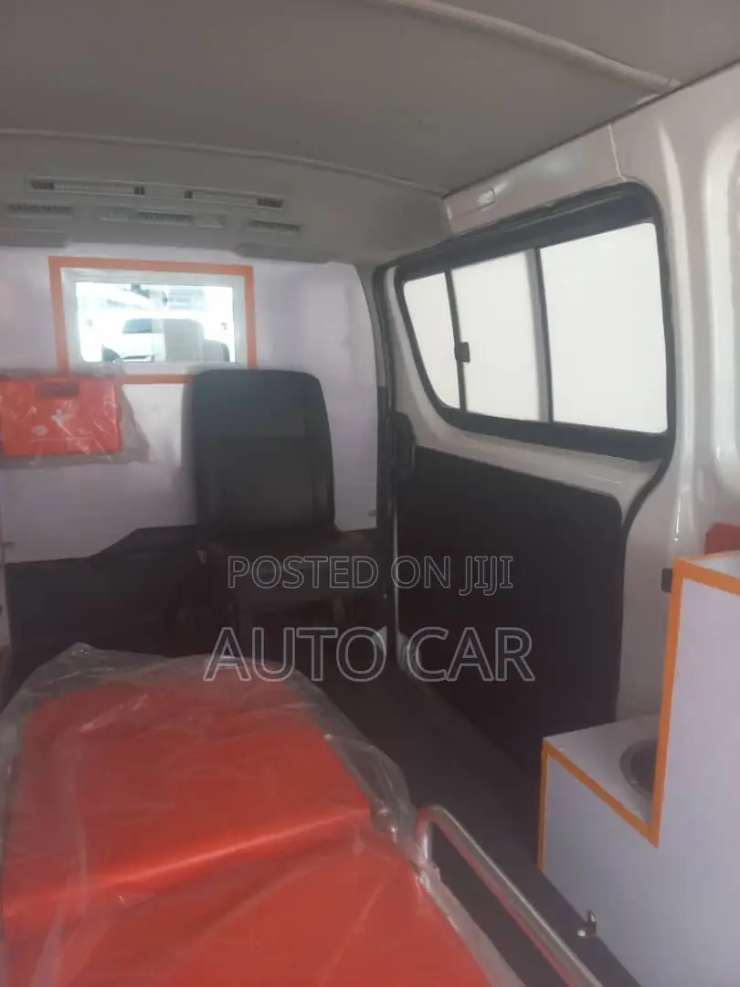 Toyota HiAce 2013 White