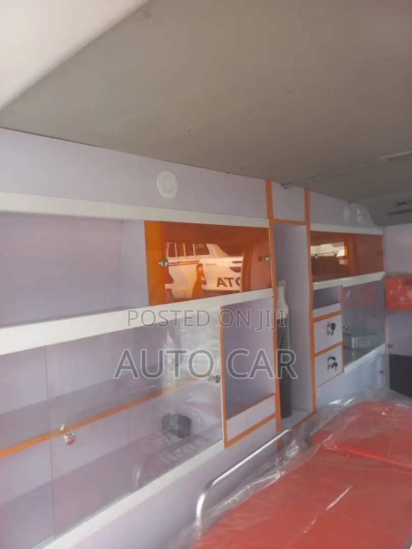 Toyota HiAce 2013 White