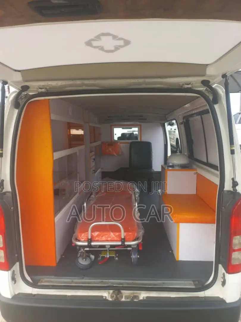Toyota HiAce 2013 White