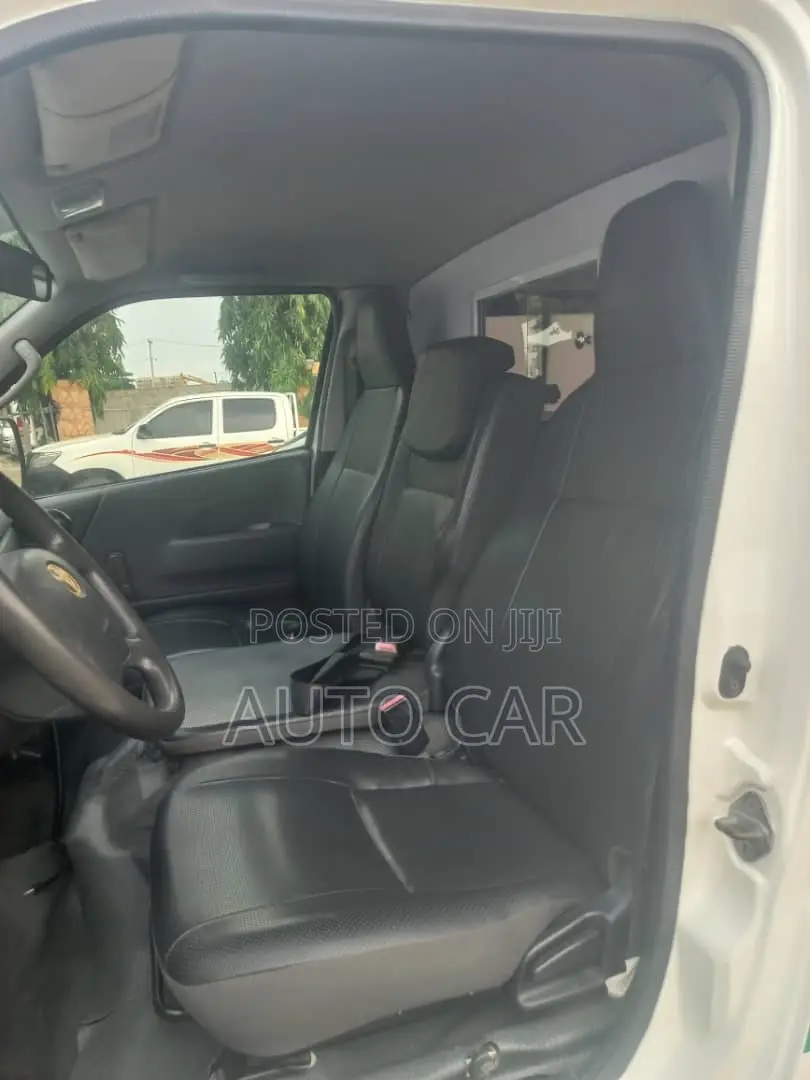 Toyota HiAce 2013 White