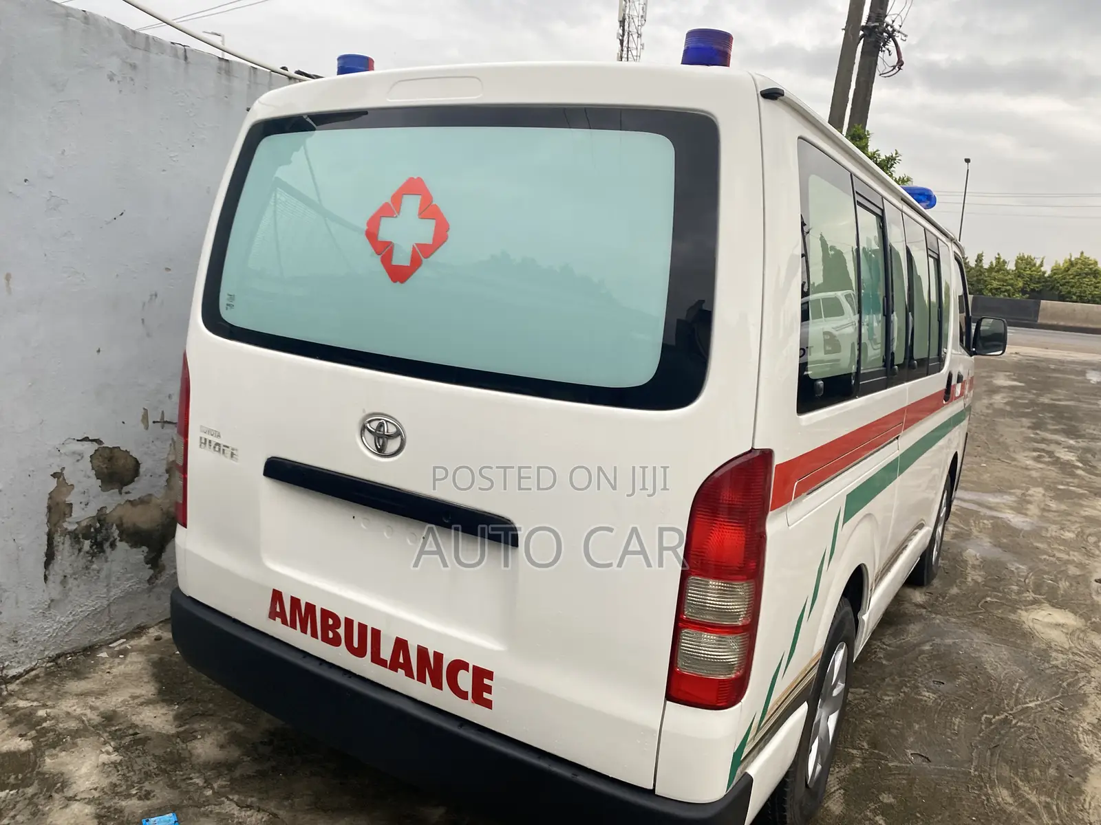 Toyota HiAce 2013 White