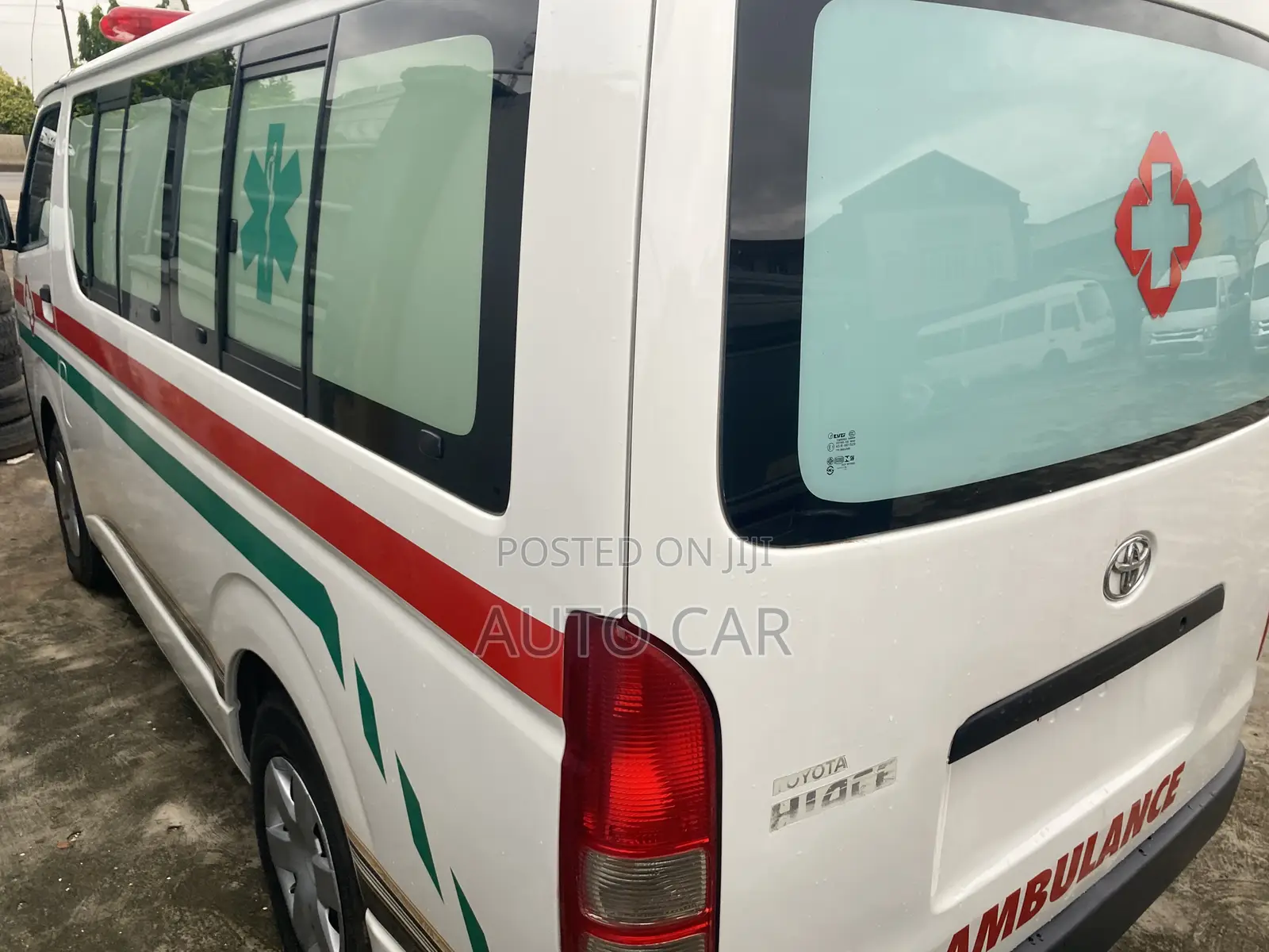 Toyota HiAce 2013 White
