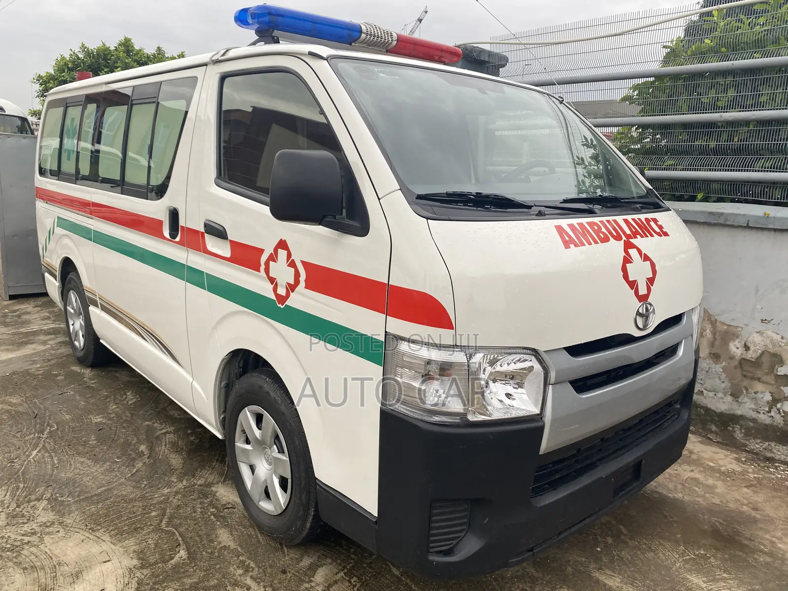 Toyota HiAce 2013 White