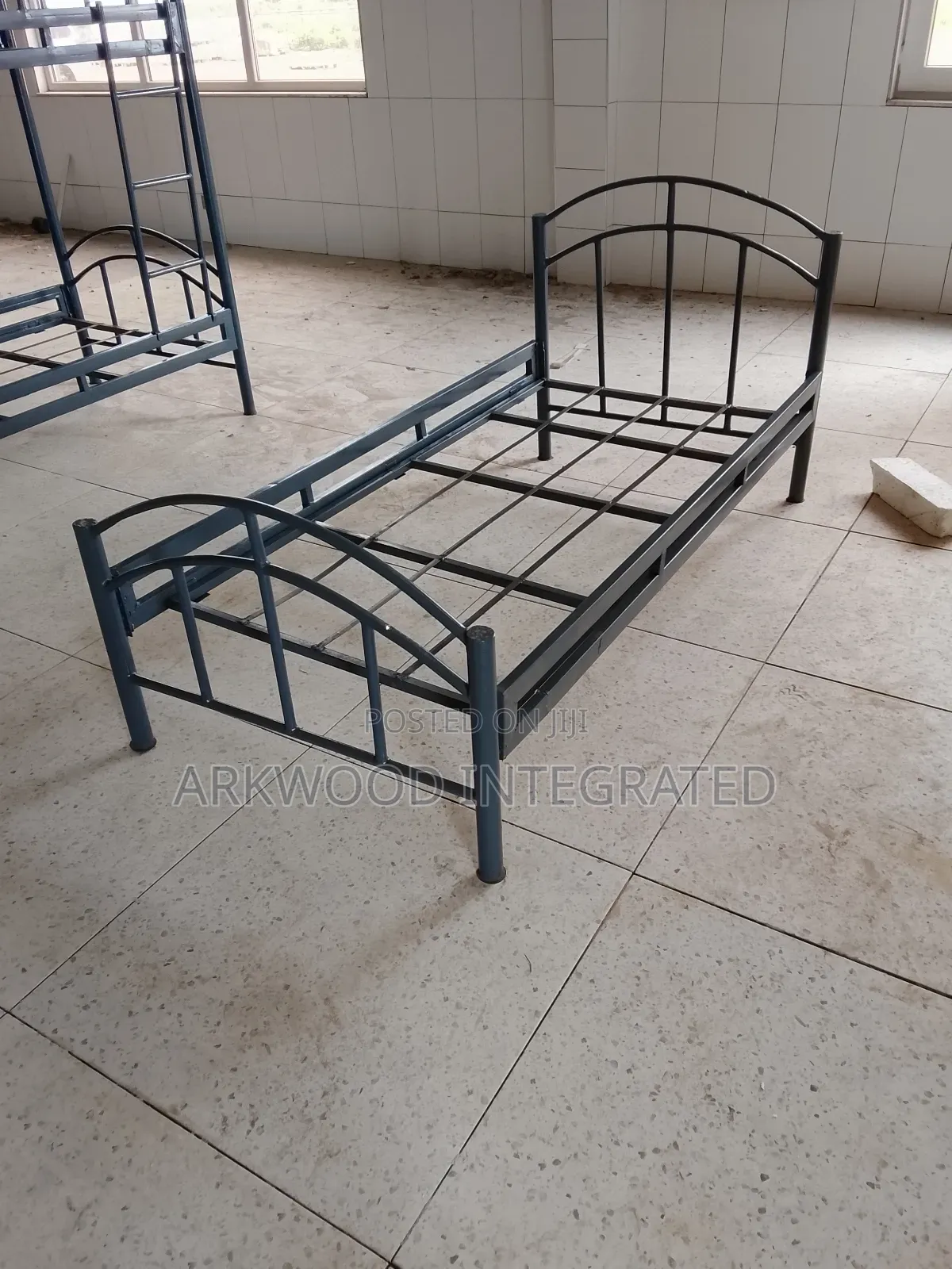 Metal Bedframe 3/6