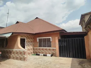 6bdrm Bungalow in Bodija for sale