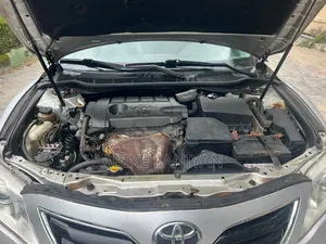 Photo - Toyota Camry LE 4dr Sedan (2.5L 4cyl 6A) 2011 Silver