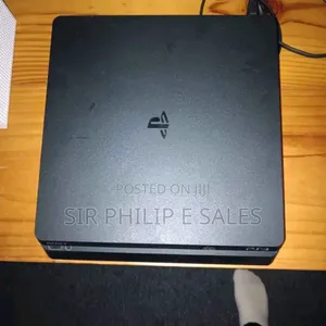 Good as New Playstation 4 + 4 Lasttest Games
