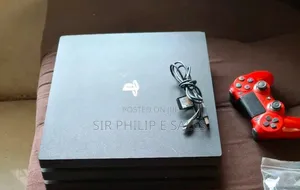 Good as New Playstation 4 + 4 Lasttest Games