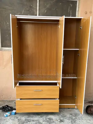 4.5x6 Wardrobe With Two Drawers and Door.