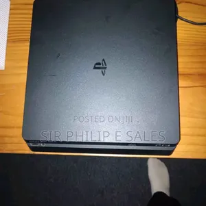 New Playstation 4+4 Games