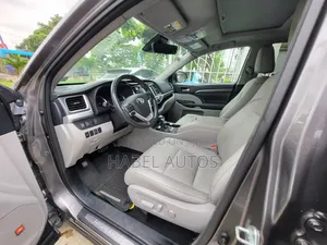 Toyota Highlander Limited 4x4 V6 (3.5L 6cyl 8A) 2017 Gray