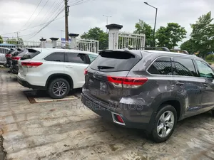 Toyota Highlander Limited 4x4 V6 (3.5L 6cyl 8A) 2017 Gray