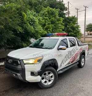 Photo - Toyota Hilux 2019 White