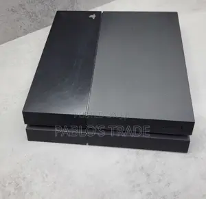 Photo - Ps4 With 2 Pads