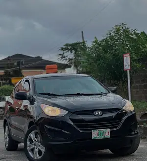 Photo - Hyundai Tucson 2012 Black