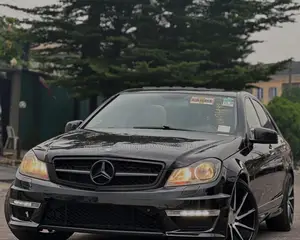 Photo - Mercedes-Benz C300 2014 Black