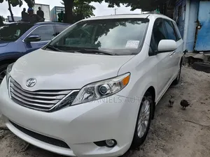 Toyota Sienna Limited Premium 7 Passenger (3.5L 6cyl 6A) 2016 White