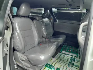 Toyota Sienna Limited Premium 7 Passenger (3.5L 6cyl 6A) 2016 White