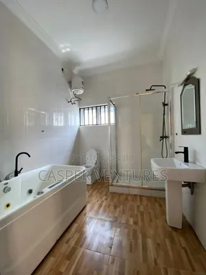4bdrm Shared Apartment in East Gate, Agungi for rent